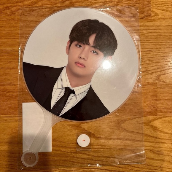 BTS Picket - V - Picture 1 of 2